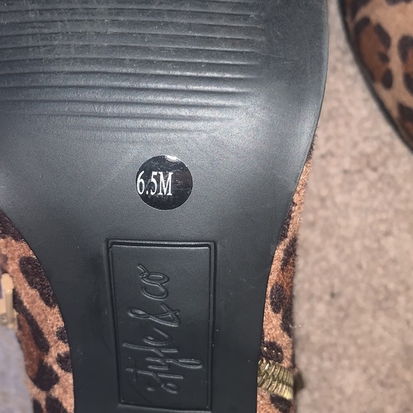 Style & Co Healed Boots - Women’s size 6.5 - Picture 3 of 5